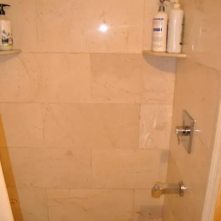 Ewr Airport Multilevel Guest House Room With 2-3 Beds Newark Exterior photo