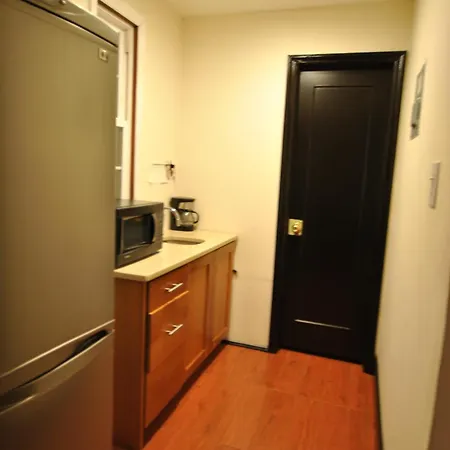 Ewr Airport Multilevel Guest House Room With 2-3 Beds Newark Exterior photo