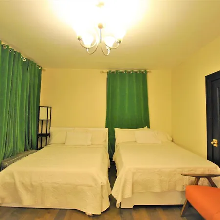 Ewr Airport Multilevel Guest House Room With 2-3 Beds Newark Exterior photo