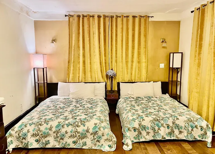 Ewr Airport Multilevel Guest House Room With 2-3 Beds