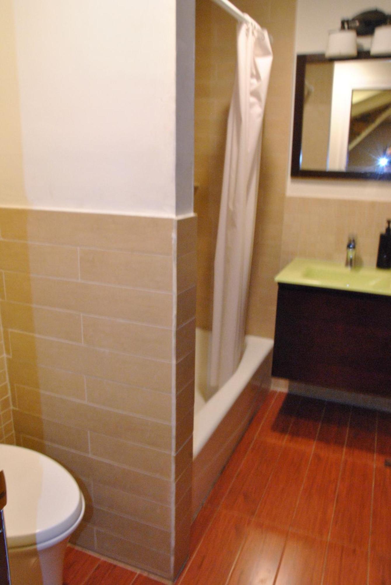 Homestay Ewr Airport Multilevel With 2-3 Beds Newark