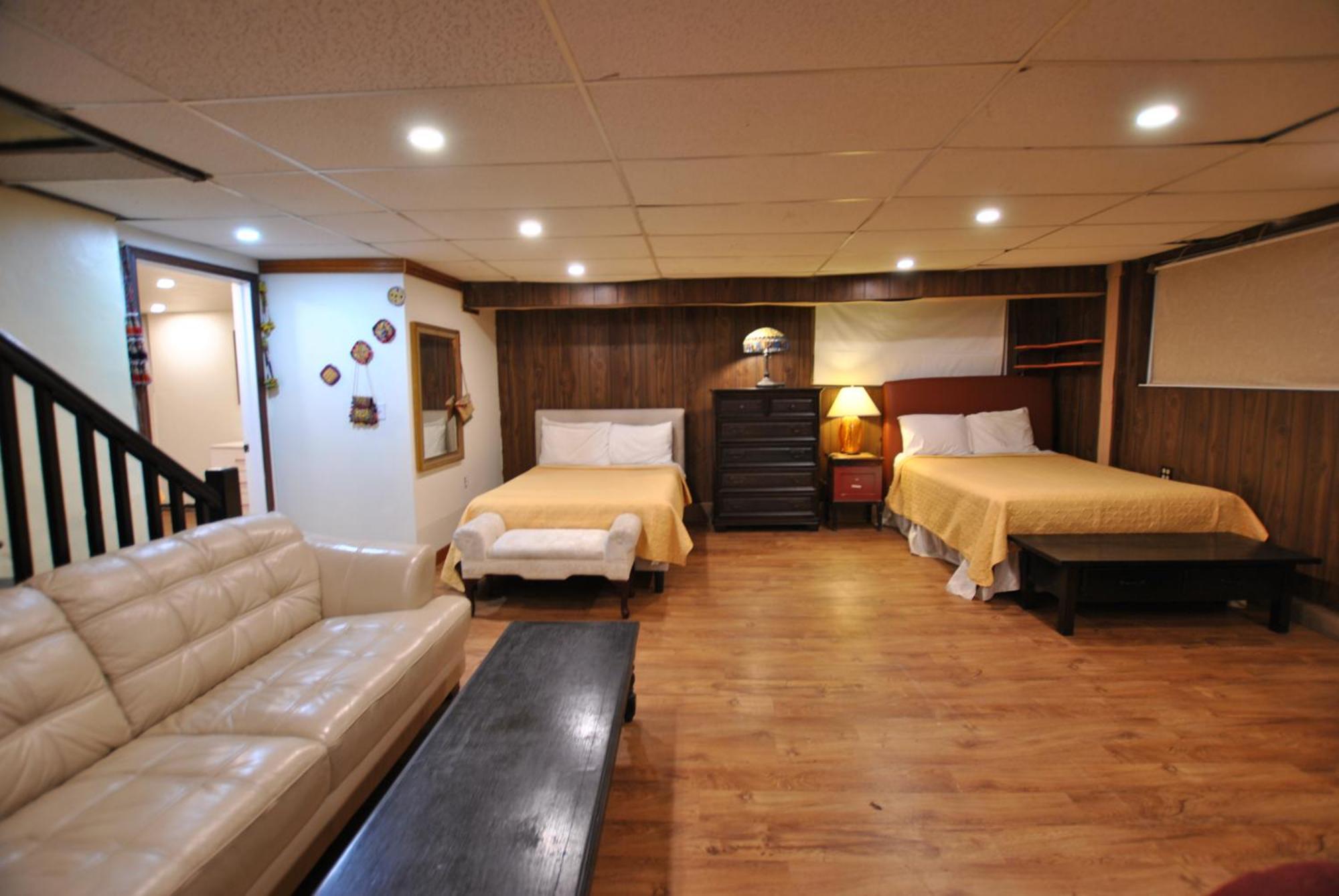 Homestay Ewr Airport Multilevel With 2-3 Beds *