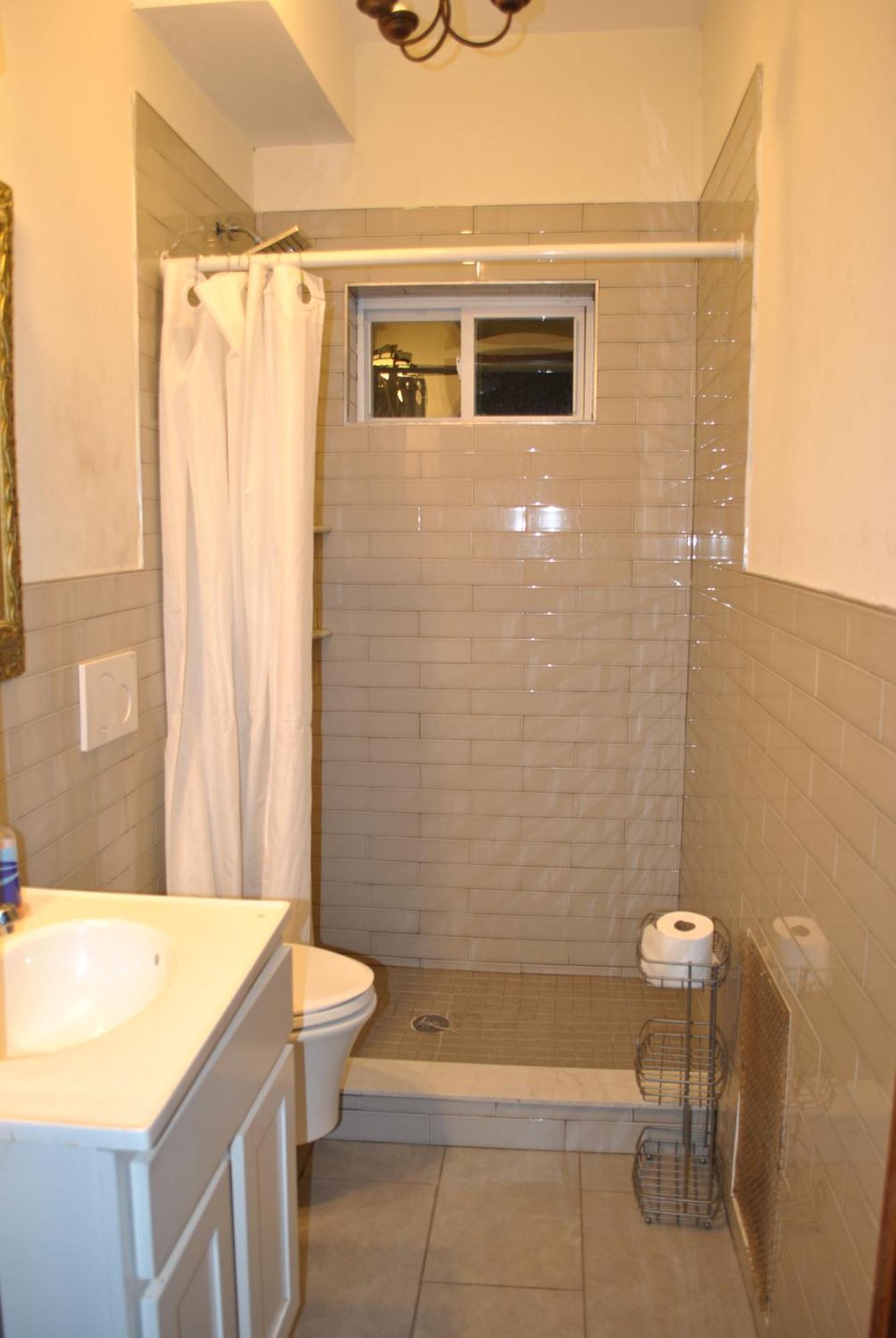 Ewr Airport Multilevel With 2-3 Beds * Newark