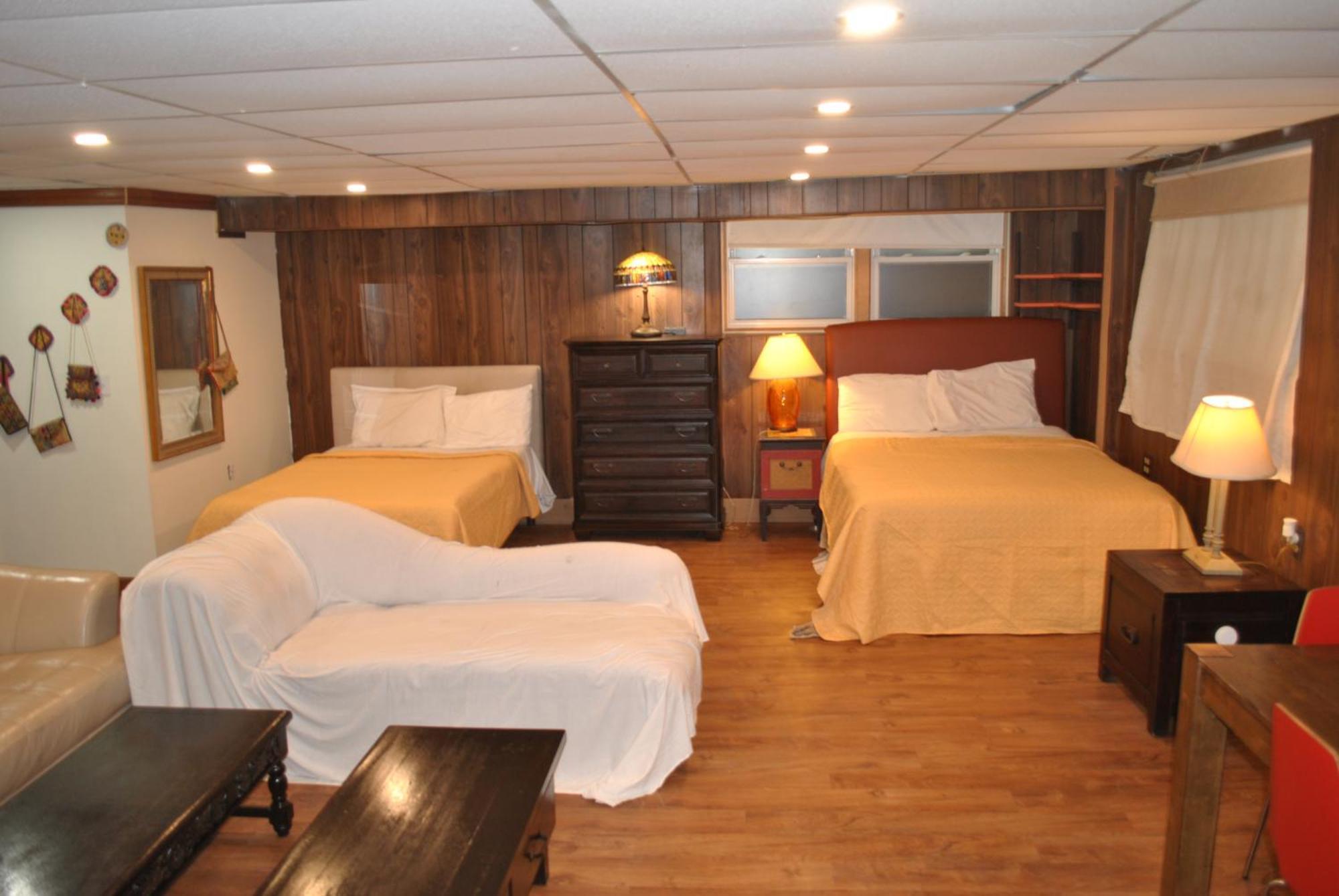 Ewr Airport Multilevel With 2-3 Beds